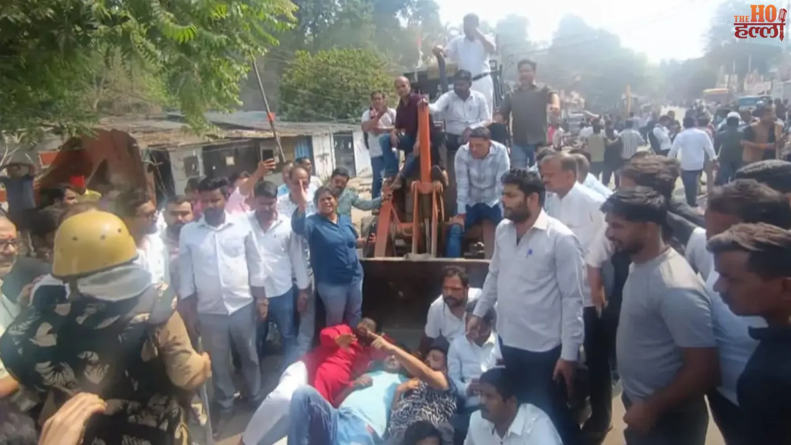 lucknow-court-bulldozer-action-lawyers-protest (3)