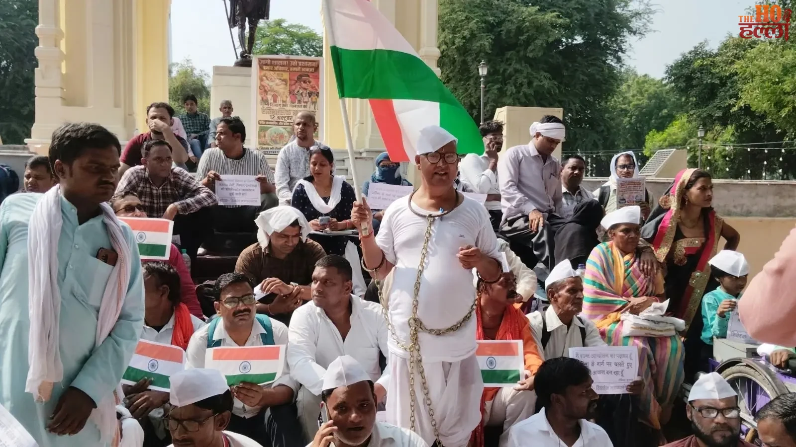 lucknow-disabled-teachers-transfer-list-protest-assembly