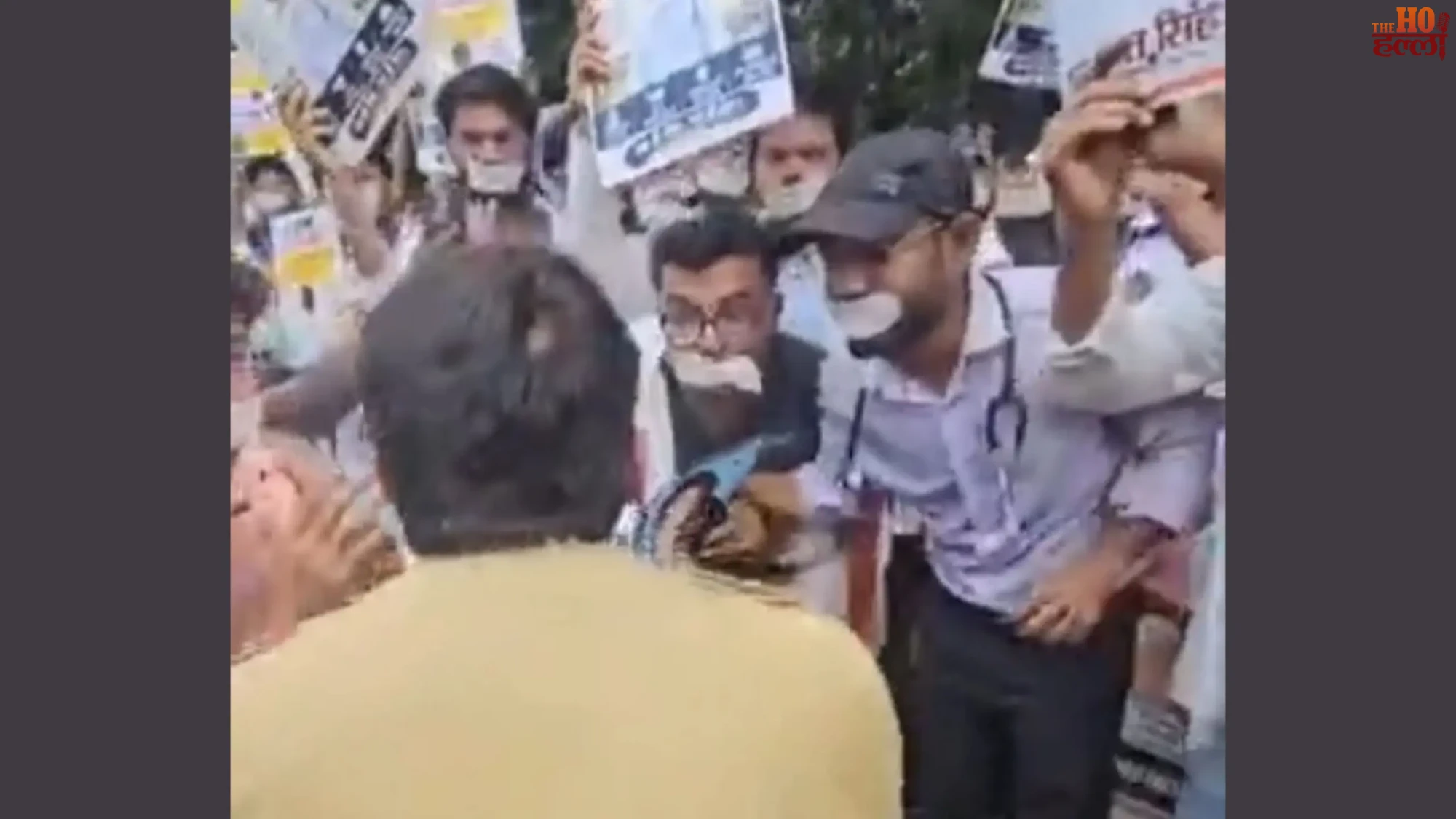 lucknow-doctors-protest-equal-pay-case