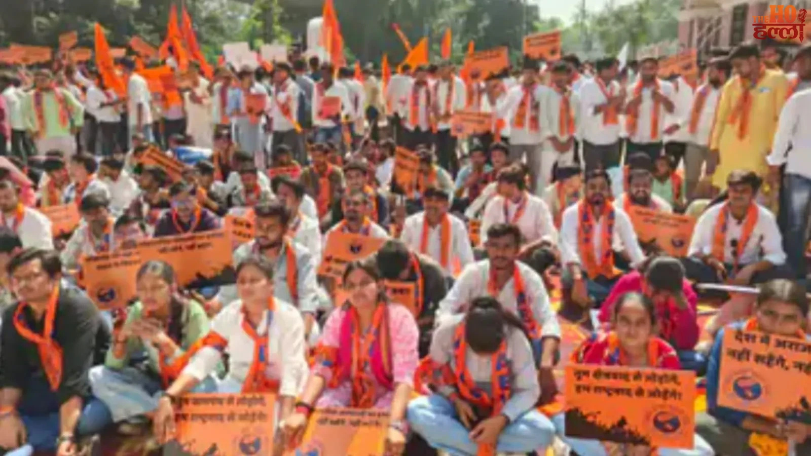 lucknow-news-abvp-protest-cockroach-party (2)