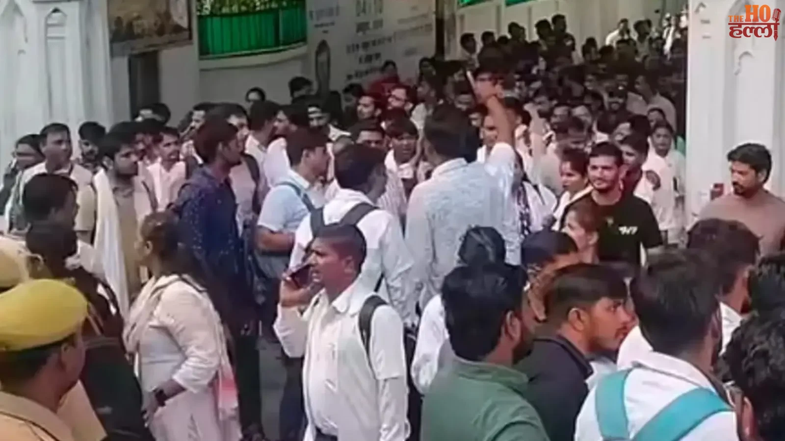 lucknow-news-cho-protest-deputy-cm-brajesh-pathak-residence-gherao