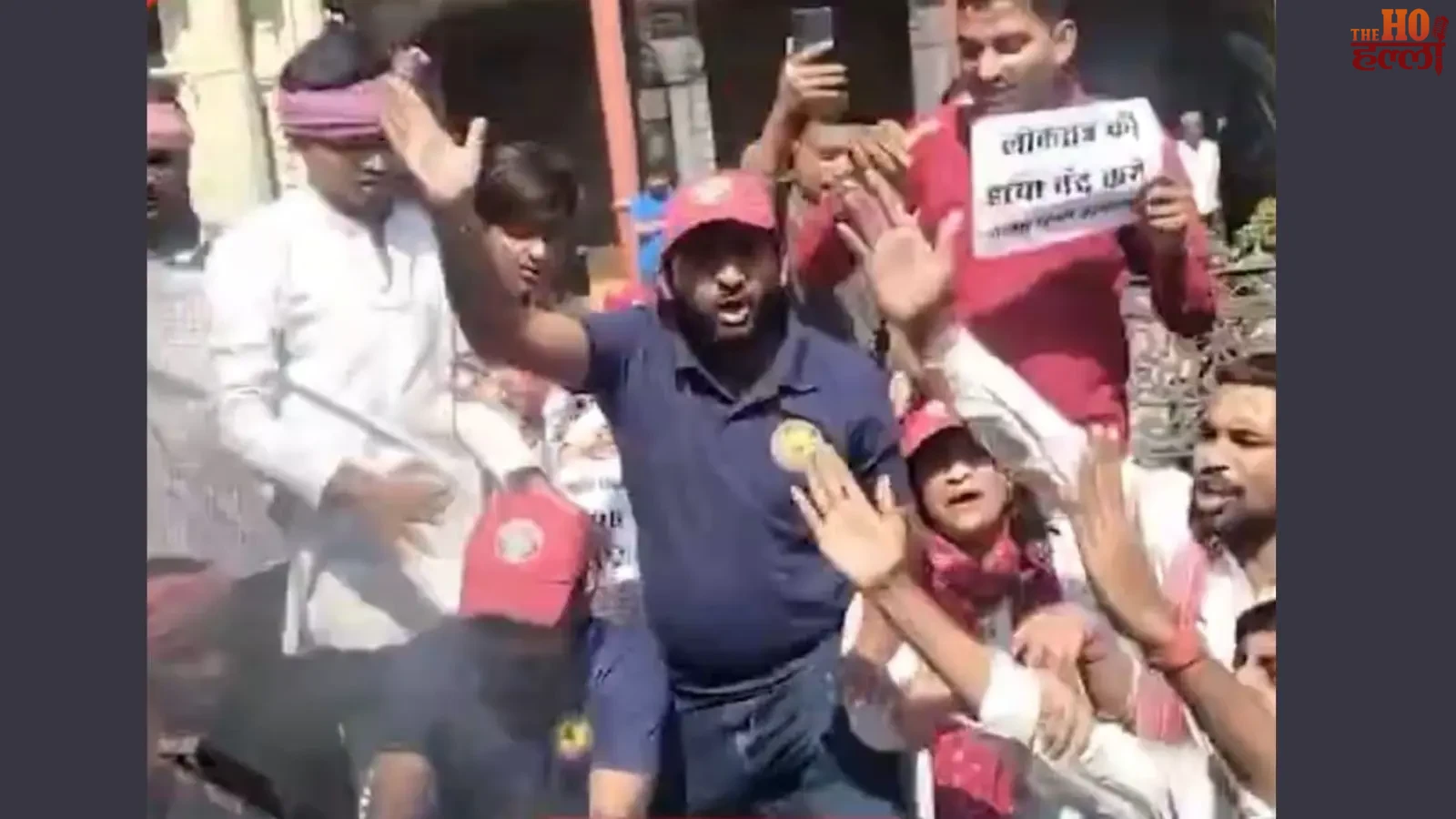 lucknow-sp-protest-cec-gyanesh-kumar-effigy-burned-hazratganj (2)