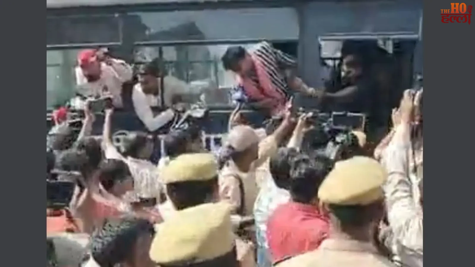 lucknow-sp-protest-cec-gyanesh-kumar-effigy-burned-hazratganj (3)