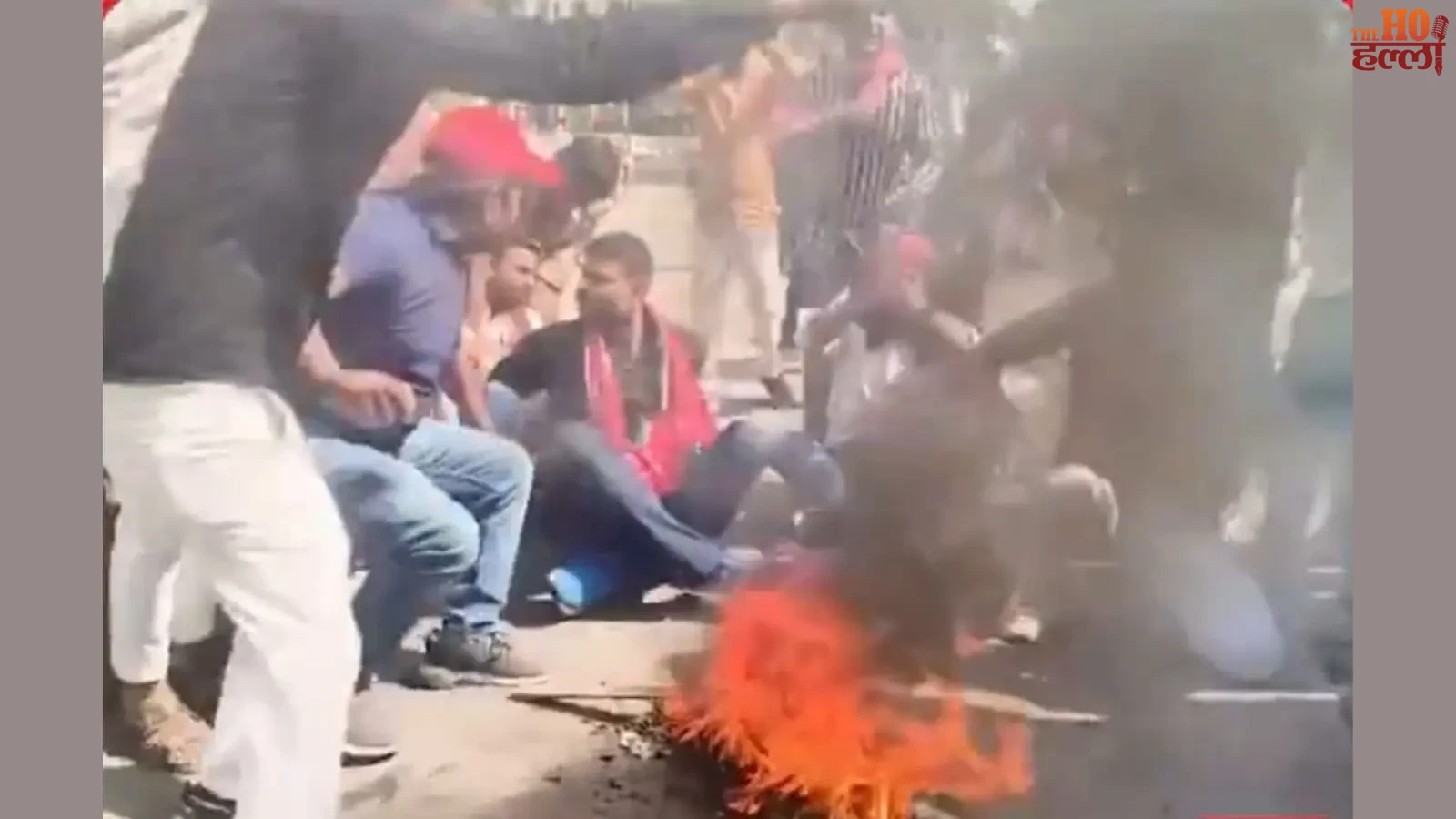 lucknow-sp-protest-cec-gyanesh-kumar-effigy-burned-hazratganj