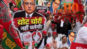 UP News: चेहरे पर ज्ञानेश कुमार का स्टिकर, हाथों में हथकड़ी और कैदी की पोशाक… लखनऊ में सपा का हल्लाबोल