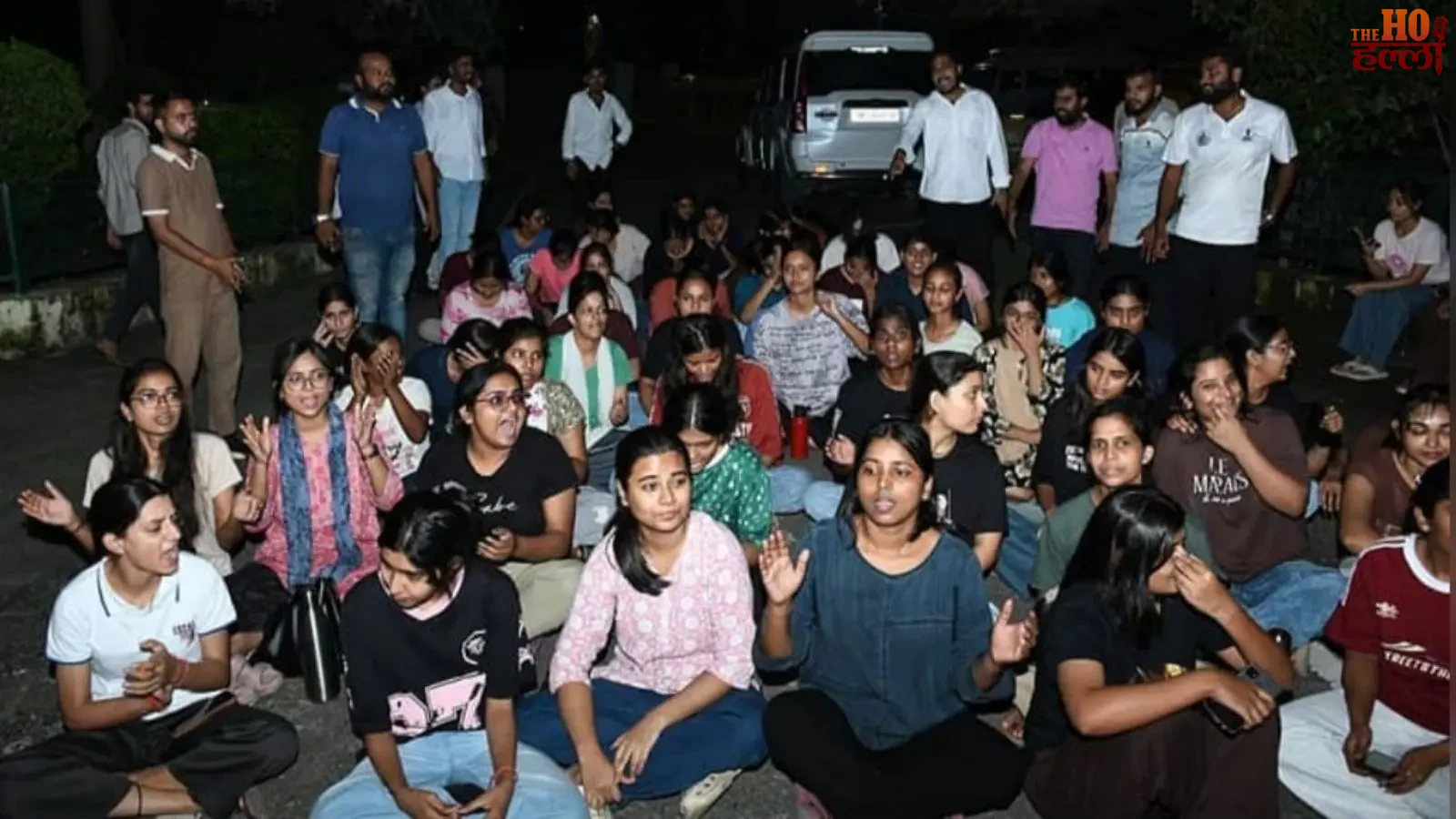 lucknow-university-kailash-hostel-mess-food-protest-students