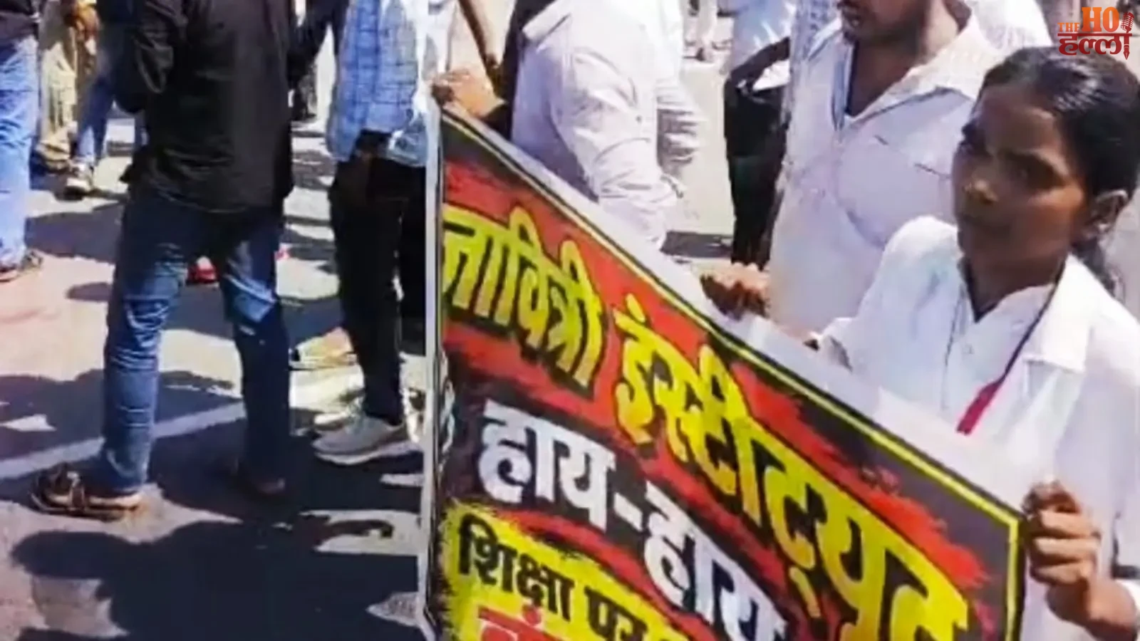 nursing-students-protest-lucknow-raebareli-highway-admit-card (2)