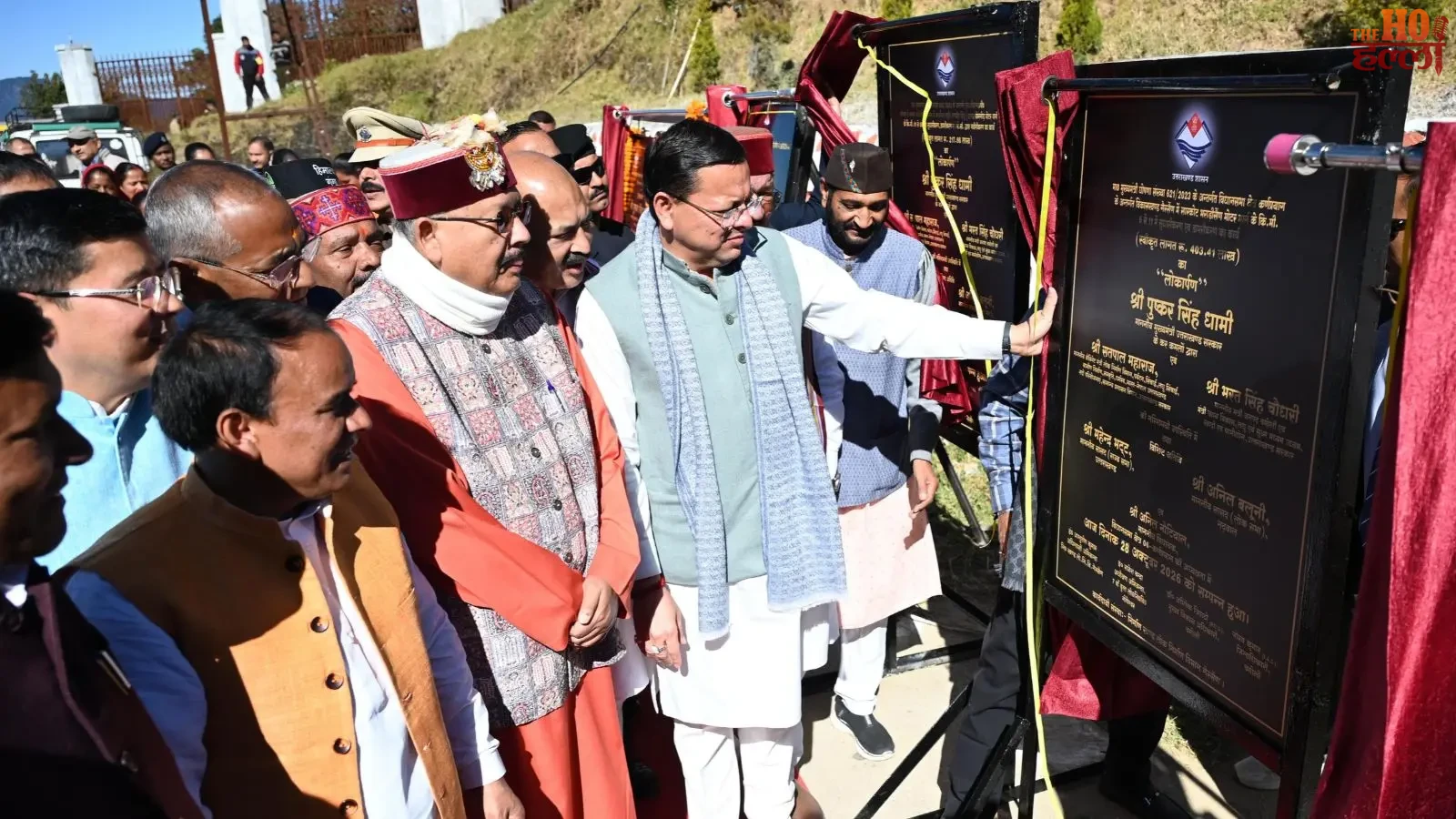 उत्तराखंड के मुख्यमंत्री पुष्कर सिंह धामी गैरसैंण में विकास योजनाओं की सौगात देते हुए