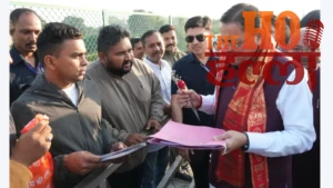 धामी का जनता से संवाद, बोले- समस्याओं के समाधान के लिए बार-बार न लगाने पड़ें कार्यालयों के चक्कर