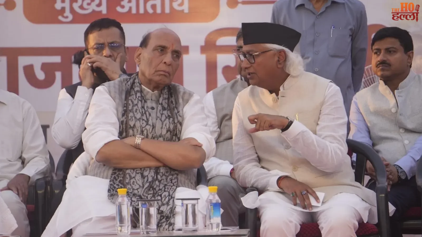 rajnath-singh-visits-flood-hit-faizullaganj-lucknow-relief-distribution (2)