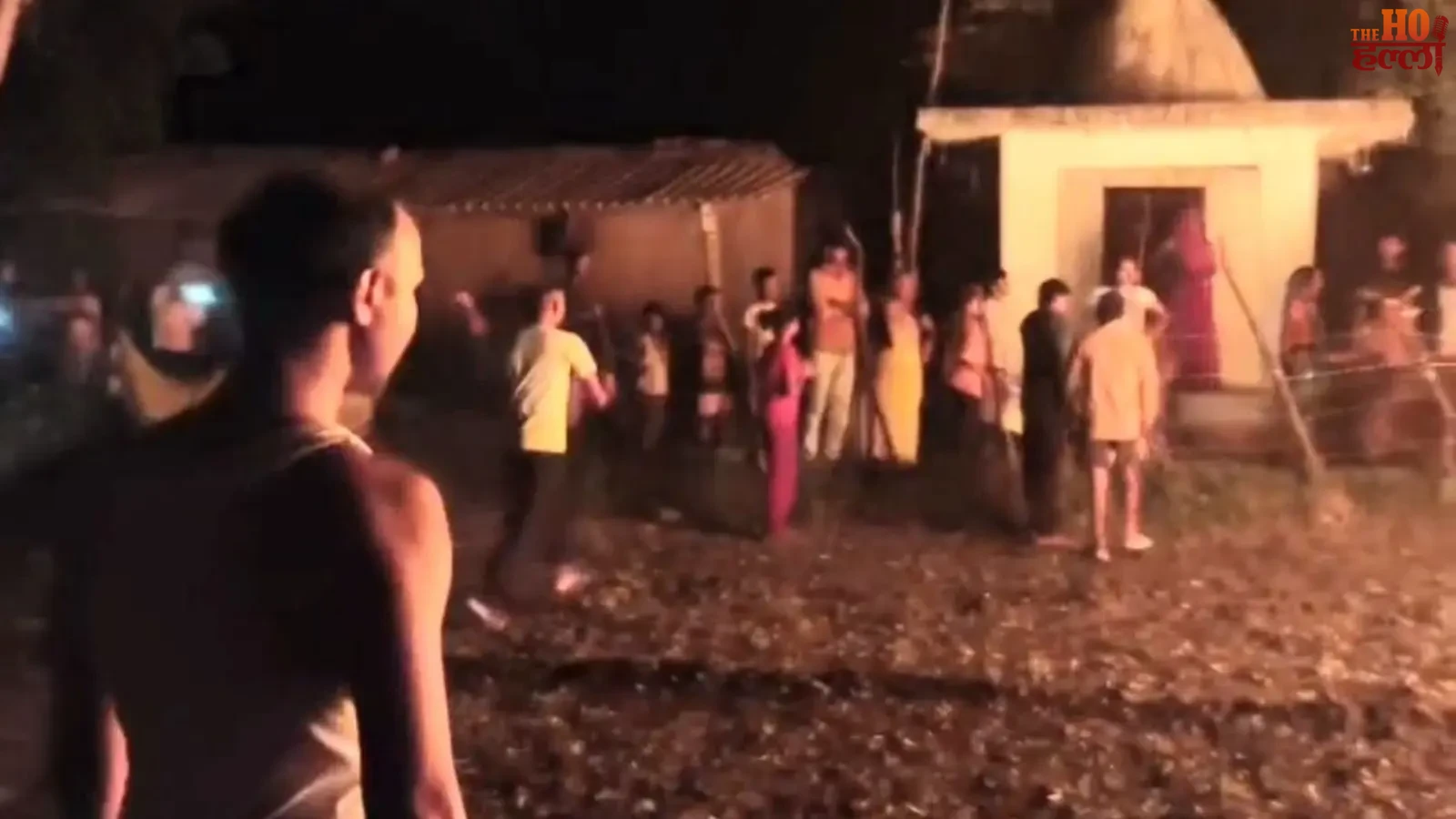 unnao-news-mosquito-smoke-causes-fire-husband-wife-cattle-injured (2)