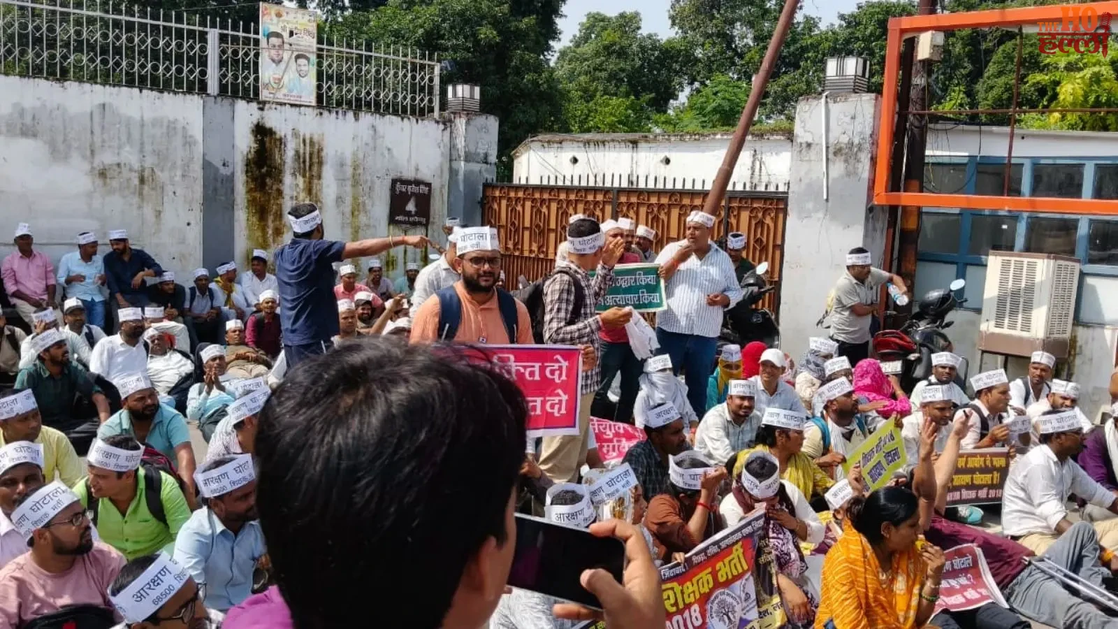 up-68500-teacher-recruitment-reservation-protest-sandeep-singh-residence (2)