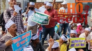 Up News: 68500 शिक्षक भर्ती का ‘आरक्षण घोटाला’ फिर गरमाया, अभ्यर्थियों ने शिक्षा मंत्री का घर घेरा, सड़क पर लेटकर प्रदर्शन