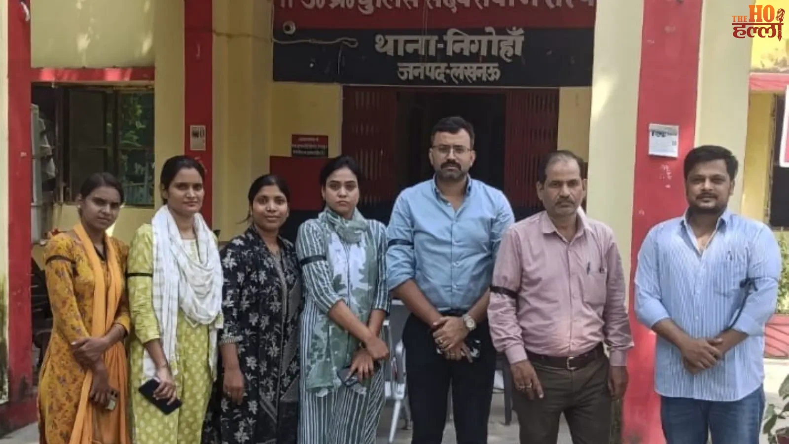 up-lekhpal-protest-black-badges-pending-allowances-demands (2)