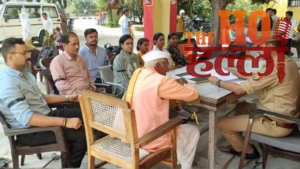 UP News: लेखपालों का आर-पार का ऐलान! काली पट्टी बांधकर किया काम, प्रशासन की बढ़ाई मुश्किलें