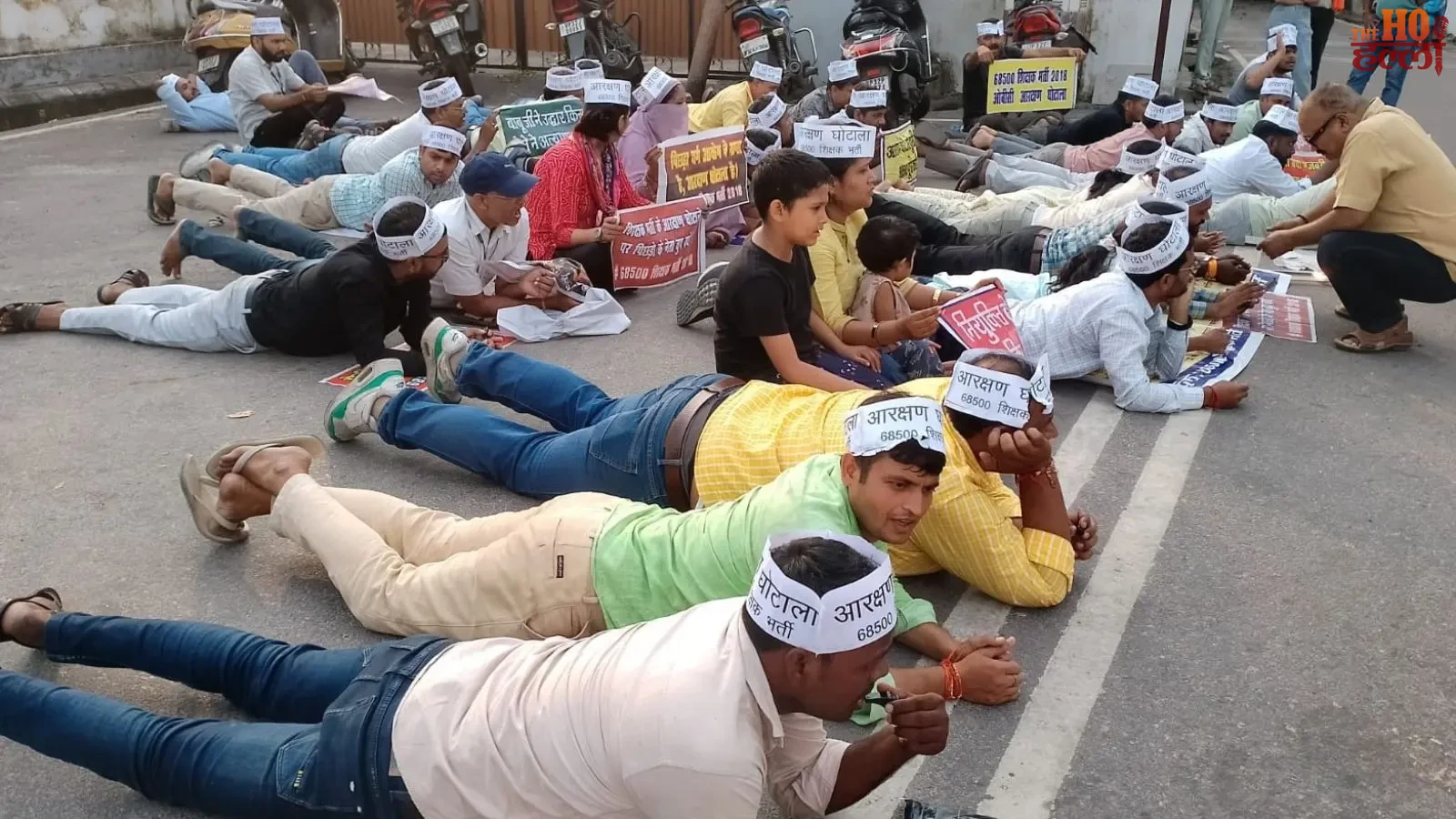 up-news-68500-teacher-recruitment-protest-basic-education-minister-residence-lucknow (2)
