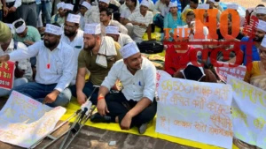 UP News : 68,500 शिक्षक भर्ती अभ्यर्थियों का SCERT मुख्यालय पर हल्लाबोल, मांगें पूरी होने तक संघर्ष का ऐलान दोहराया