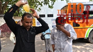 UP Roadways में हंगामा : प्रताड़ना से तंग ड्राइवर व कंडक्टर ने खुद पर डाला पेट्रोल, साथियों ने आत्मदाह से बचाया