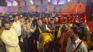 उत्तराखंड आदि रंगोत्सव : कलाकारों के साथ थिरके धामी, ढोल बजाकर बढ़ाया उत्साह, खटीमा को 10 करोड़ की सौगात