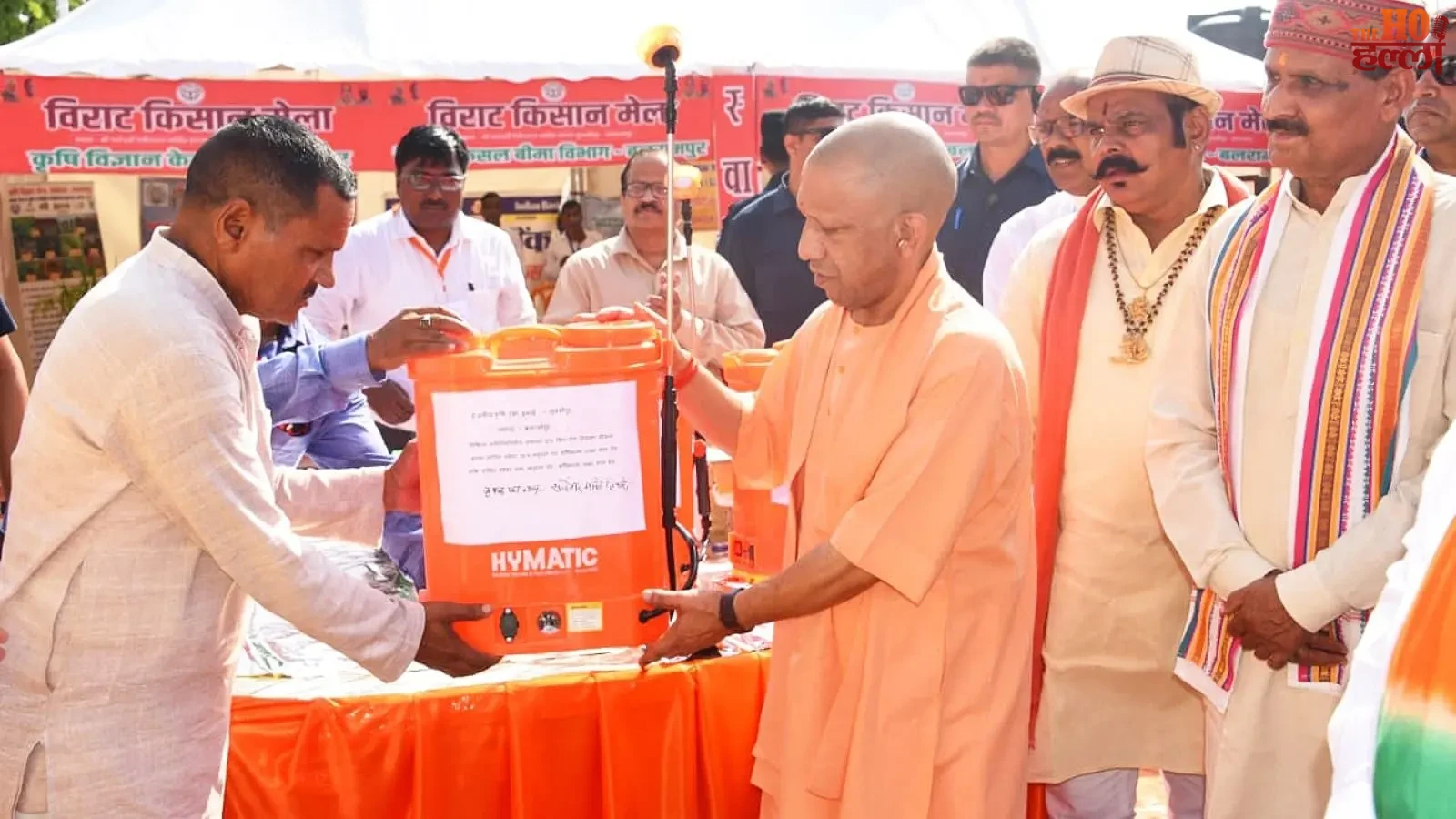 yogi-adityanath-balrampur-medal-winning-players-farmers-agriculture-tools (3)