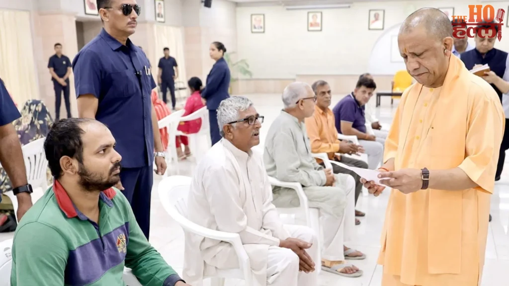 जनता दर्शन में योगी की दो टूक : कमजोरों को उजाड़ने वाले बख्शे नहीं जाएंगे, अफसरों को सख्त निर्देश