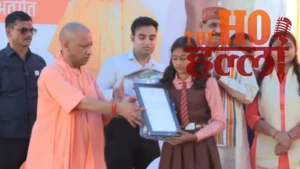 UP में शिक्षा की उड़ान : छात्राओं को स्टडी टेबल व आशीर्वाद पत्र, योगी बोले- 2017 से पहले हर 5वीं बेटी छोड़ देती थी पढ़ाई