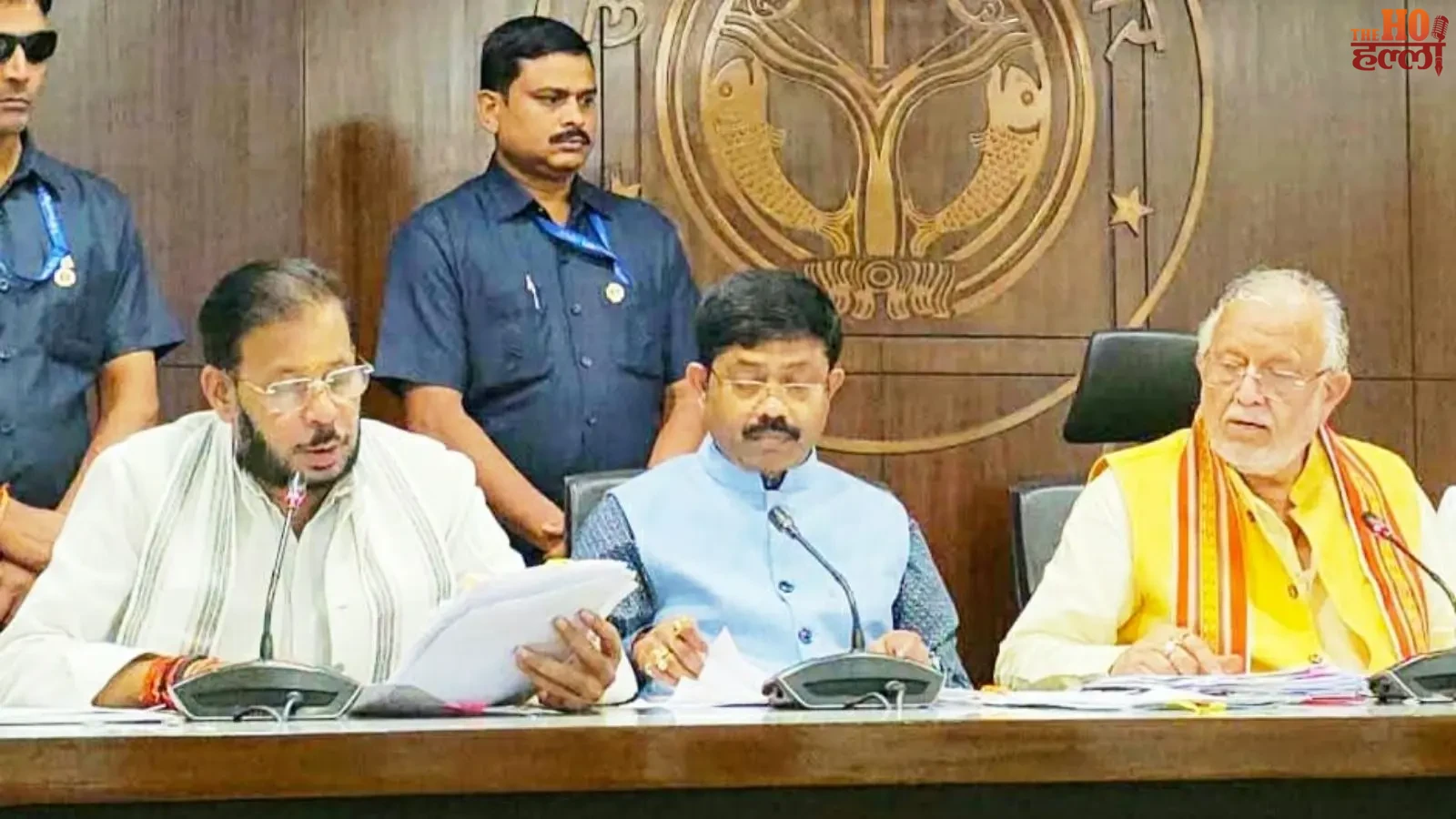 yogi-cabinet-free-ujjwala-lpg-cylinders-anganwadi-workers-three-saree